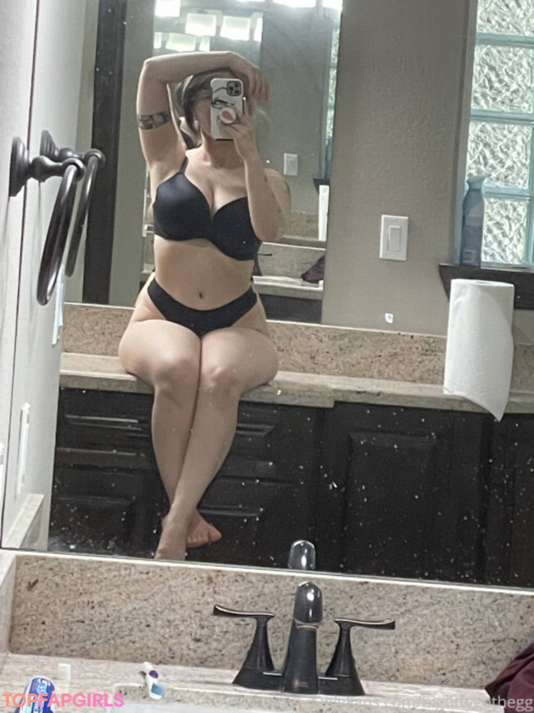 Foto desnuda filtrada de OnlyFans de Big Titty Goth Egg #365