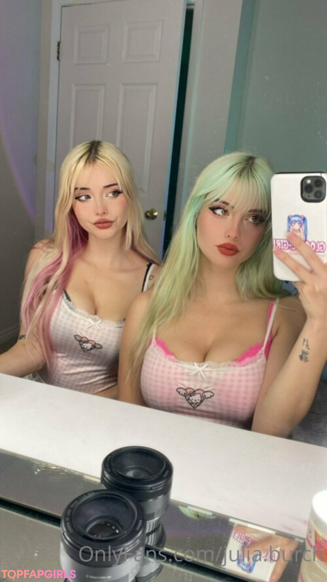 Foto desnuda filtrada de OnlyFans de Burch Twins #520