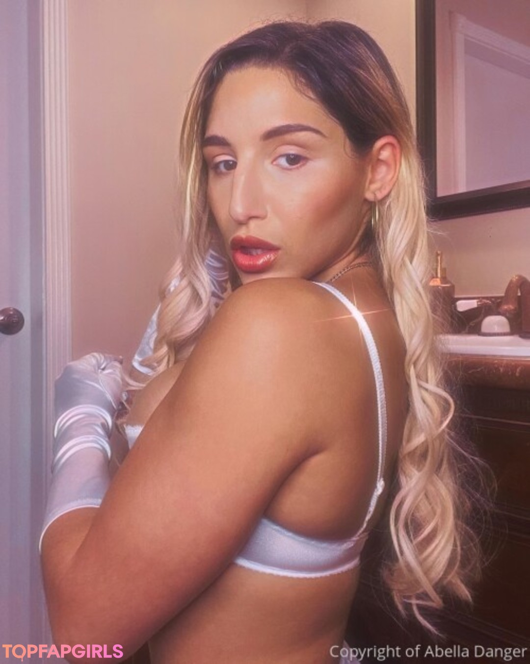 Foto desnuda filtrada de OnlyFans de Abella Danger #2