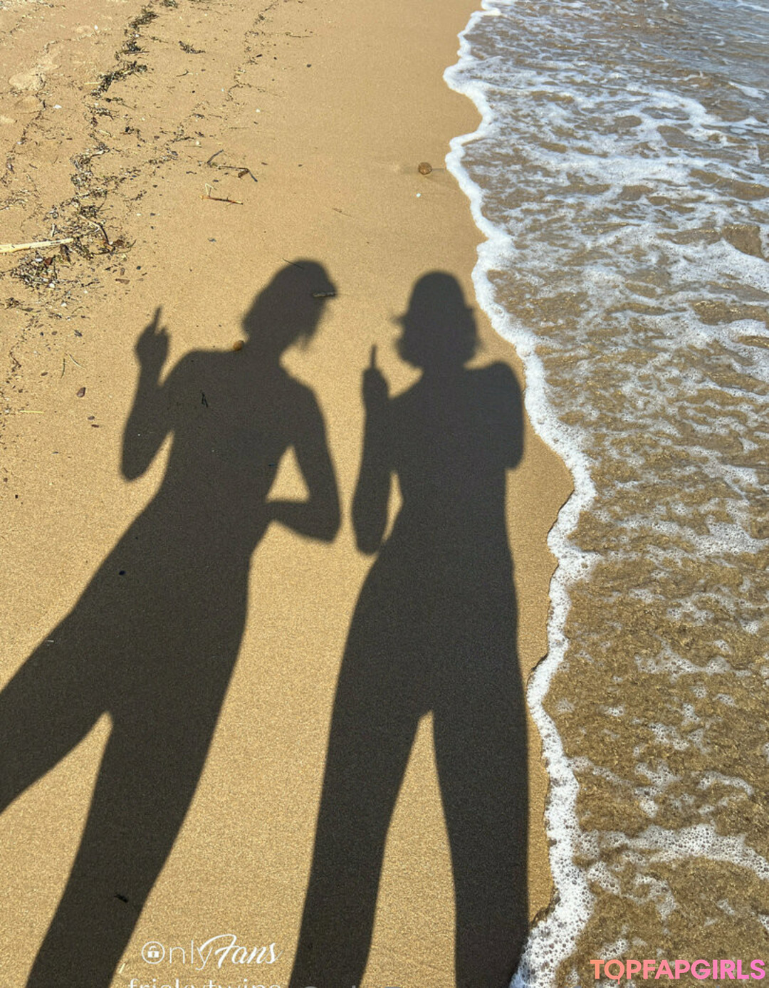 Foto desnuda filtrada de OnlyFans de Frisky Twins #200