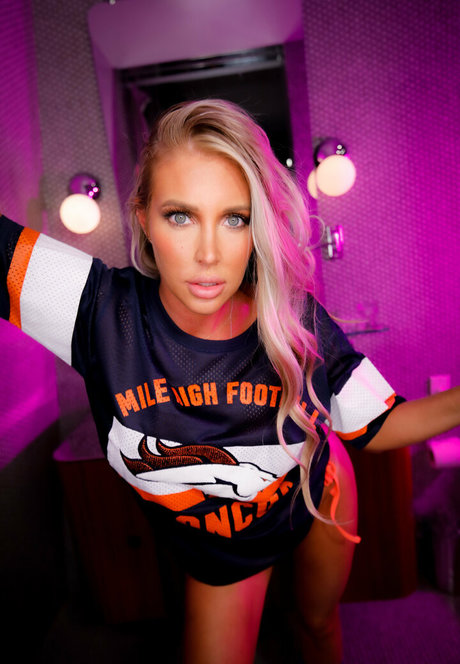Samantha Saint