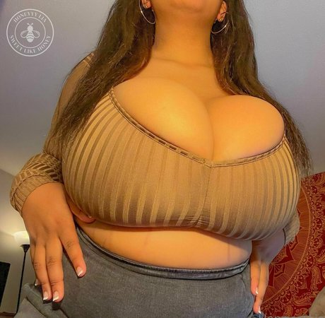Foto desnuda filtrada de OnlyFans de Miss Honey Mia