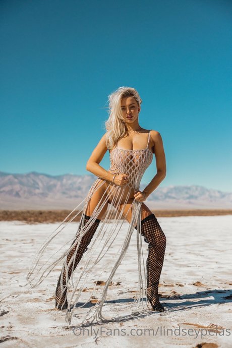 Lindsey Pelas
