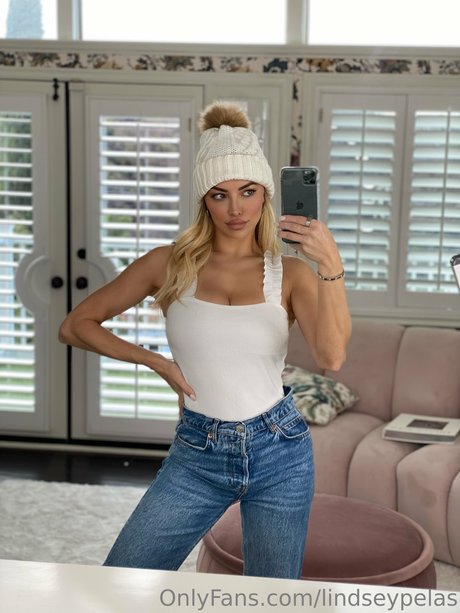 Lindsey Pelas