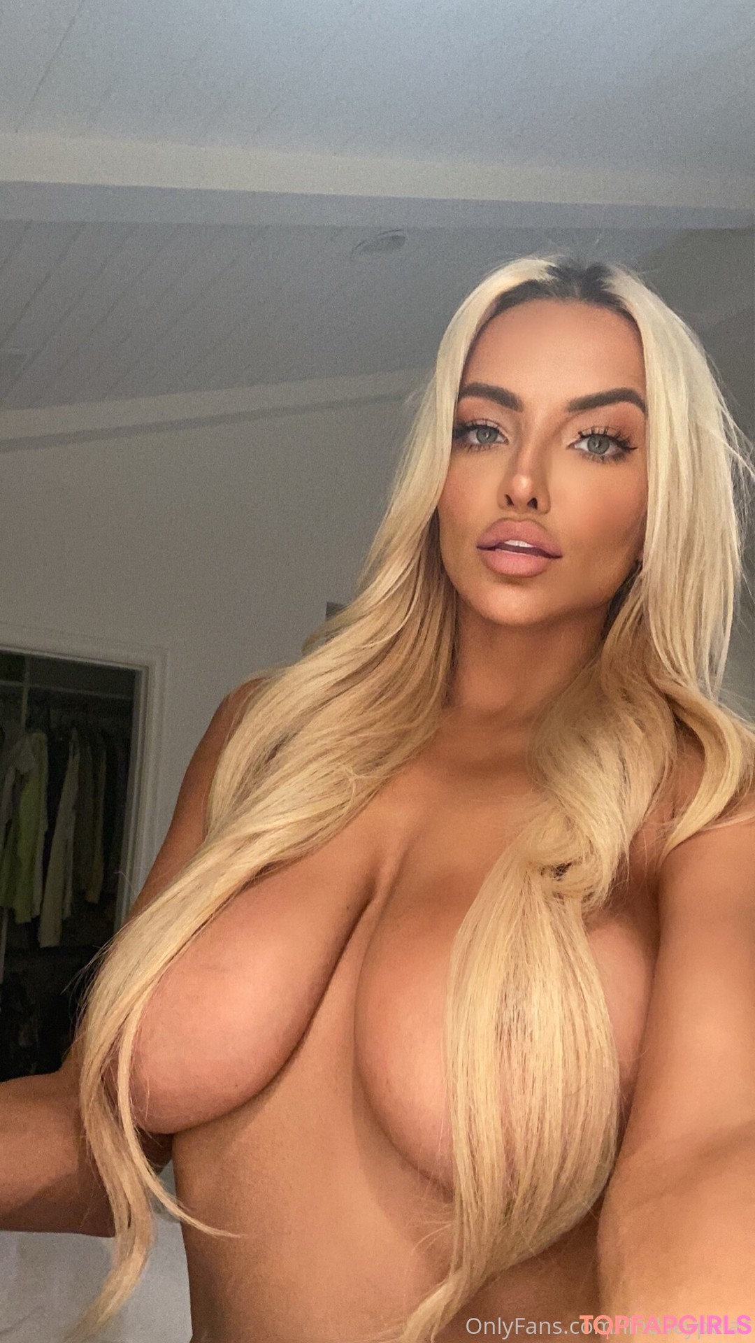 Foto desnuda filtrada de OnlyFans de Lindsey Pelas #8