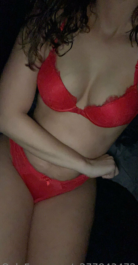 Foto desnuda filtrada de OnlyFans de Sahara Summer
