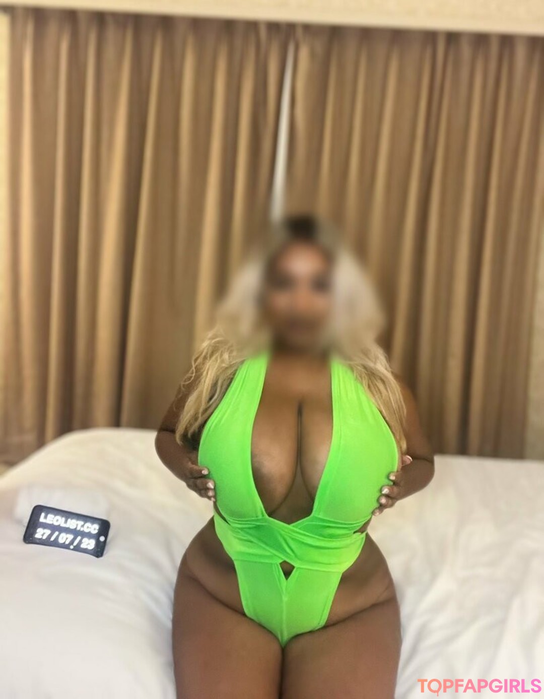 Foto desnuda filtrada de OnlyFans de Billiondollarboobs #33 Foto desnuda filtrada de OnlyFans de Billiondollarboobs #33