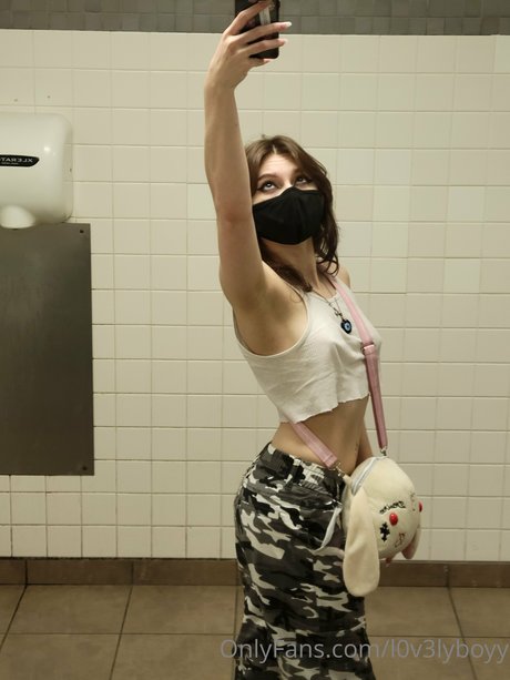 Foto desnuda filtrada de OnlyFans de L0v3lyboyy