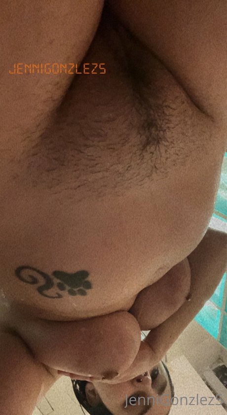 Foto desnuda filtrada de OnlyFans de Jenni