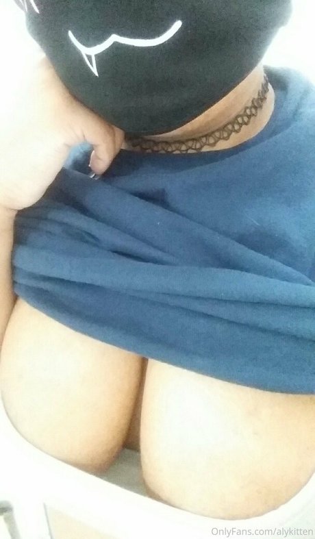 Foto desnuda filtrada de OnlyFans de Raeraejiggles