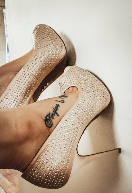 Foto desnuda filtrada de OnlyFans de Simplyyprettyytoes