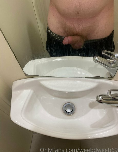 Foto desnuda filtrada de OnlyFans de Weebdweeb69
