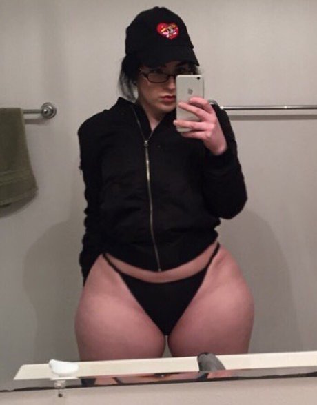 Foto desnuda filtrada de OnlyFans de Sadgalbri