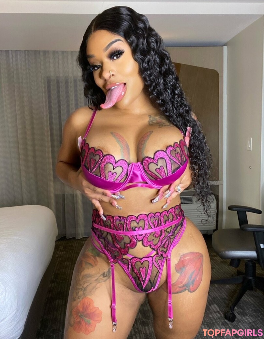 Foto desnuda filtrada de OnlyFans de Lickmykakez #14 Foto desnuda filtrada de OnlyFans de Lickmykakez #14