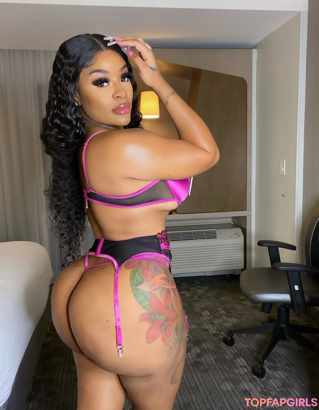 Foto desnuda filtrada de OnlyFans de Lickmykakez #16 Foto desnuda filtrada de OnlyFans de Lickmykakez #16