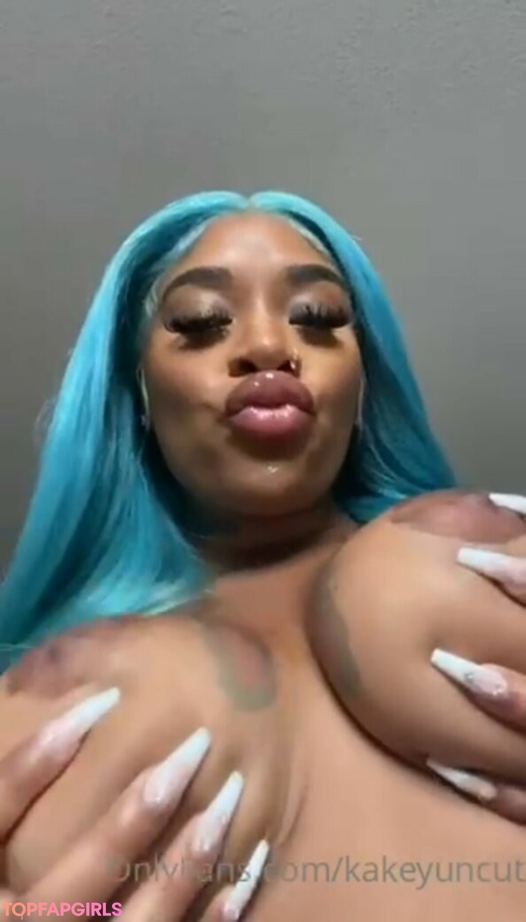 Foto desnuda filtrada de OnlyFans de Lickmykakez #33 Foto desnuda filtrada de OnlyFans de Lickmykakez #33