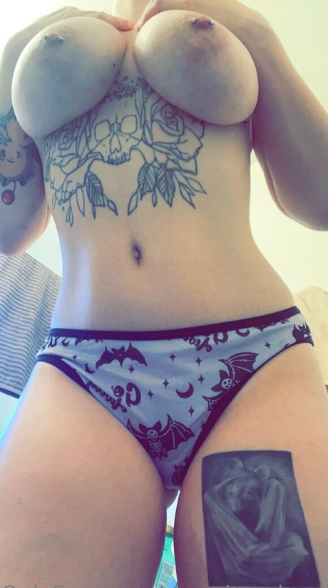 Foto desnuda filtrada de OnlyFans de Serenityghoull