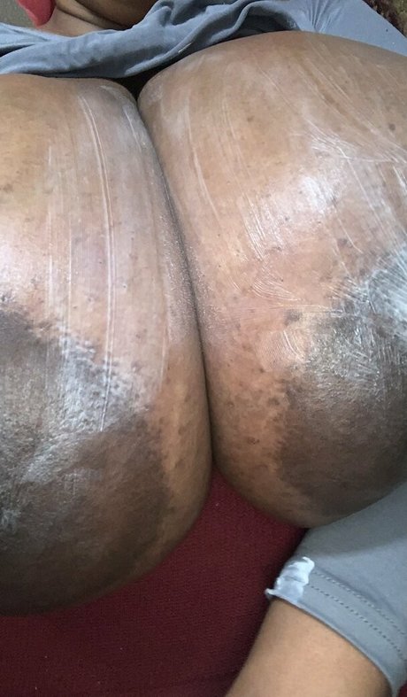 Foto desnuda filtrada de OnlyFans de Poetrystudios2020