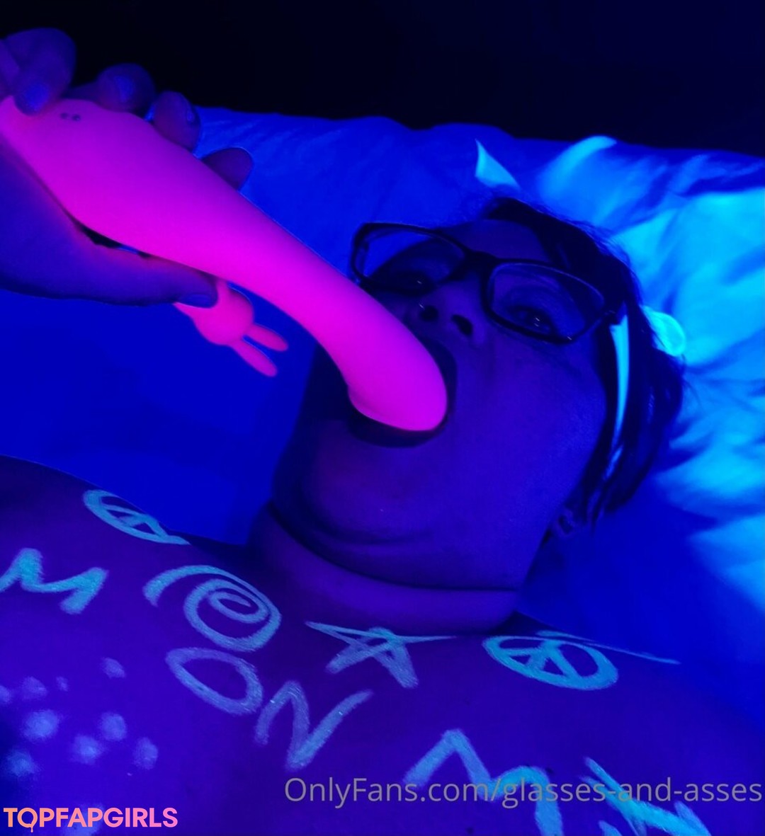 Foto desnuda filtrada de OnlyFans de Glassesandasses #427 Foto desnuda filtrada de OnlyFans de Glassesandasses #427