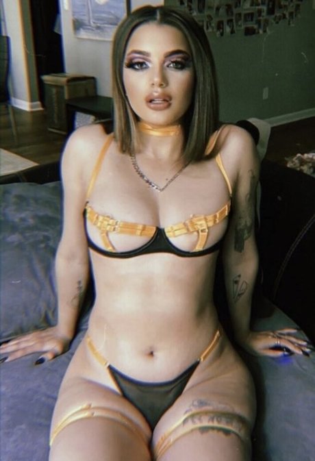 Foto desnuda filtrada de OnlyFans de Krystaleeliz