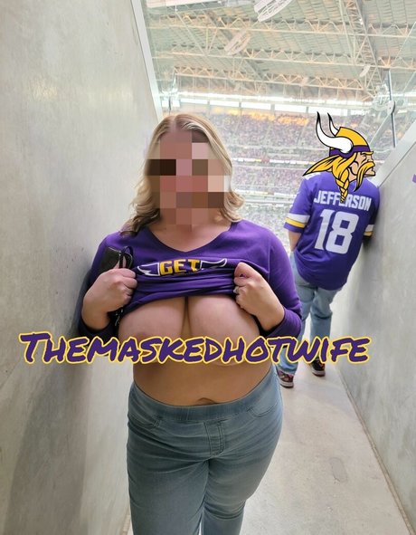 Themaskedhotwife