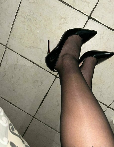 Deborahassfeetstar