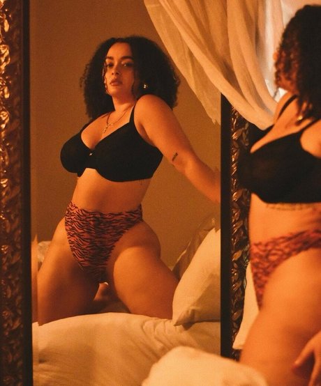 Foto desnuda filtrada de OnlyFans de Riana Dejesus