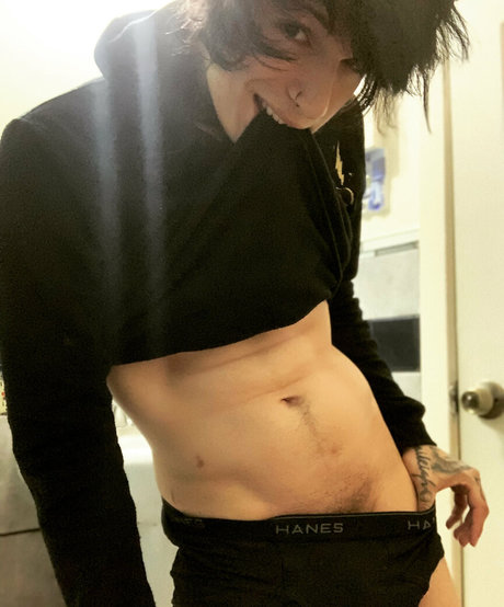 Foto desnuda filtrada de OnlyFans de Xxchrissdecemberxx