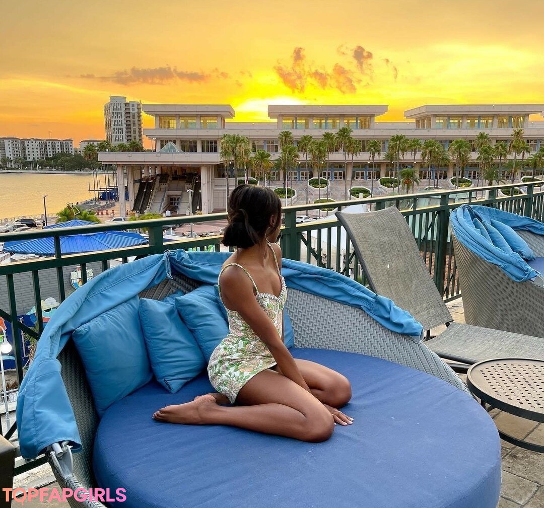 Foto desnuda filtrada de OnlyFans de Pretty Feet #60 Foto desnuda filtrada de OnlyFans de Pretty Feet #60