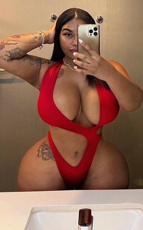 Foto desnuda filtrada de OnlyFans de Mya Curvz