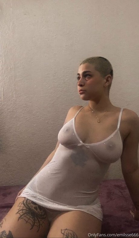 Foto desnuda filtrada de OnlyFans de Emilsse99
