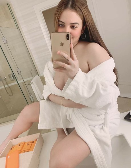 Foto desnuda filtrada de OnlyFans de Georgina Knight