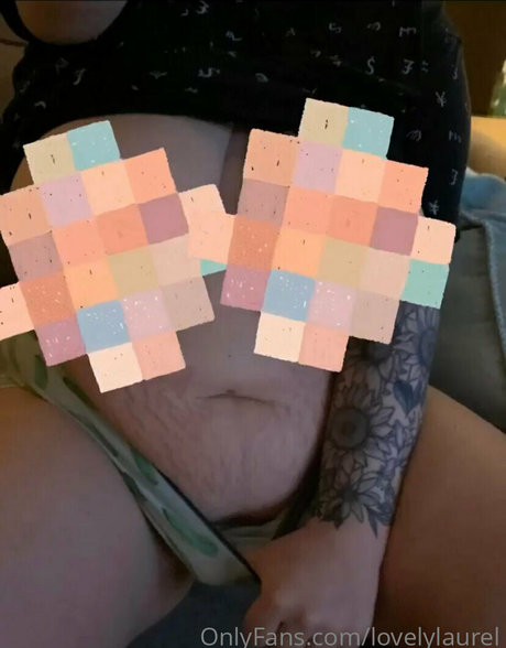 Foto desnuda filtrada de OnlyFans de Mommylaurellake