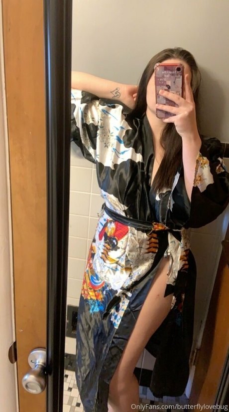 Foto desnuda filtrada de OnlyFans de Butterflylovebug