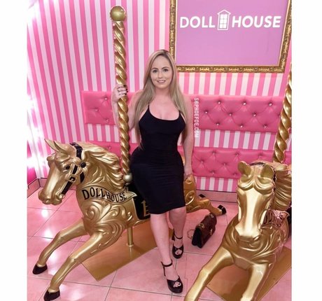 Foto desnuda filtrada de OnlyFans de Sophie Defoe