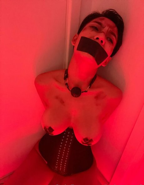 Foto desnuda filtrada de OnlyFans de Ladyatom2