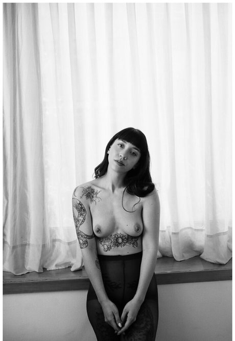 Foto desnuda filtrada de OnlyFans de Asami Suicide