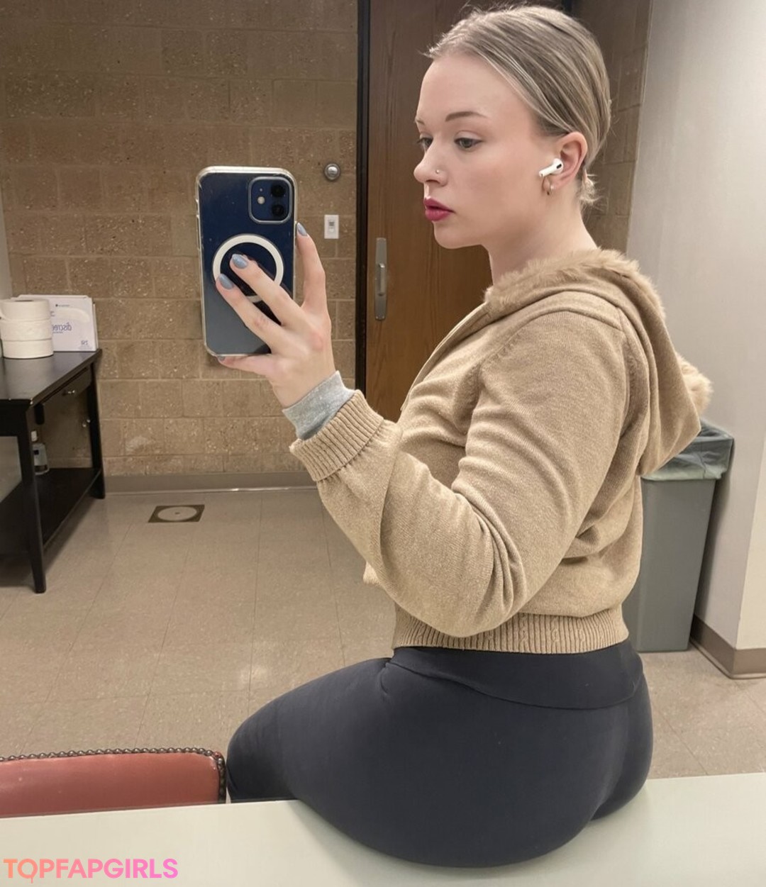 Foto desnuda filtrada de OnlyFans de Goblin Shoes #1 Foto desnuda filtrada de OnlyFans de Goblin Shoes #1