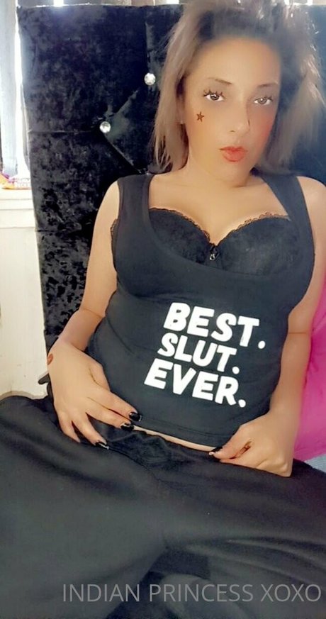 Foto desnuda filtrada de OnlyFans de Indiangirlnextdoor69