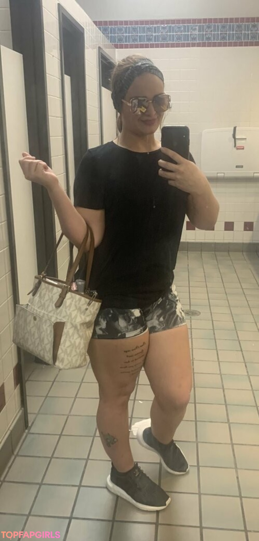 Foto desnuda filtrada de OnlyFans de Trophygirlfriendk #13 Foto desnuda filtrada de OnlyFans de Trophygirlfriendk #13