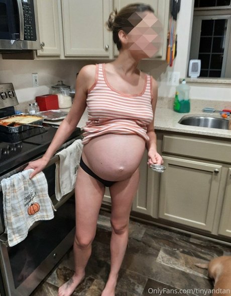Foto desnuda filtrada de OnlyFans de Tiny And Tan