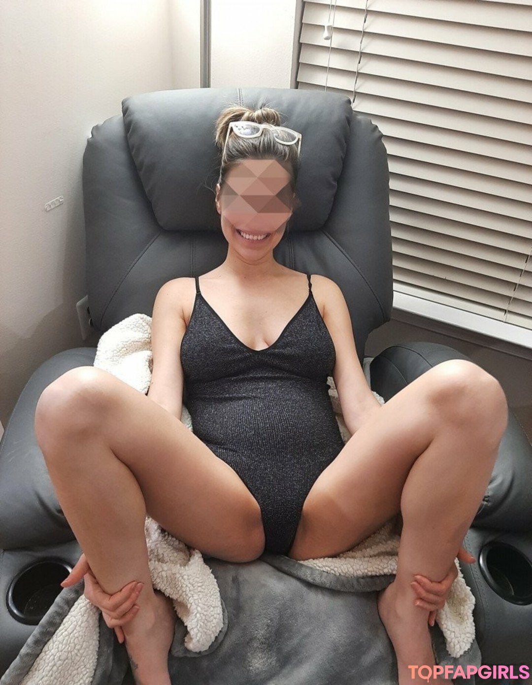 Foto desnuda filtrada de OnlyFans de Tiny And Tan #99 Foto desnuda filtrada de OnlyFans de Tiny And Tan #99