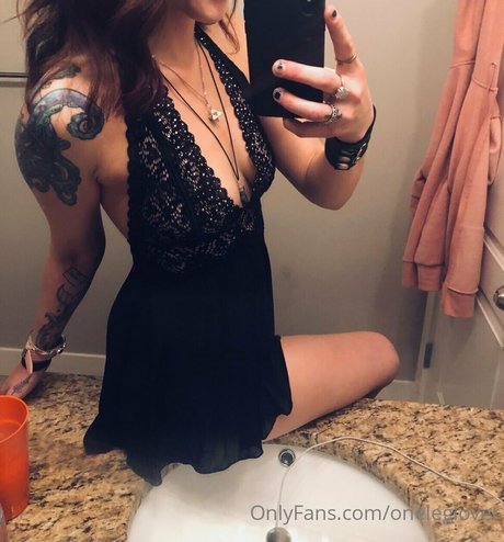 Foto desnuda filtrada de OnlyFans de Oneleglover