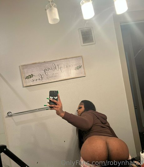 Foto desnuda filtrada de OnlyFans de Robynhated