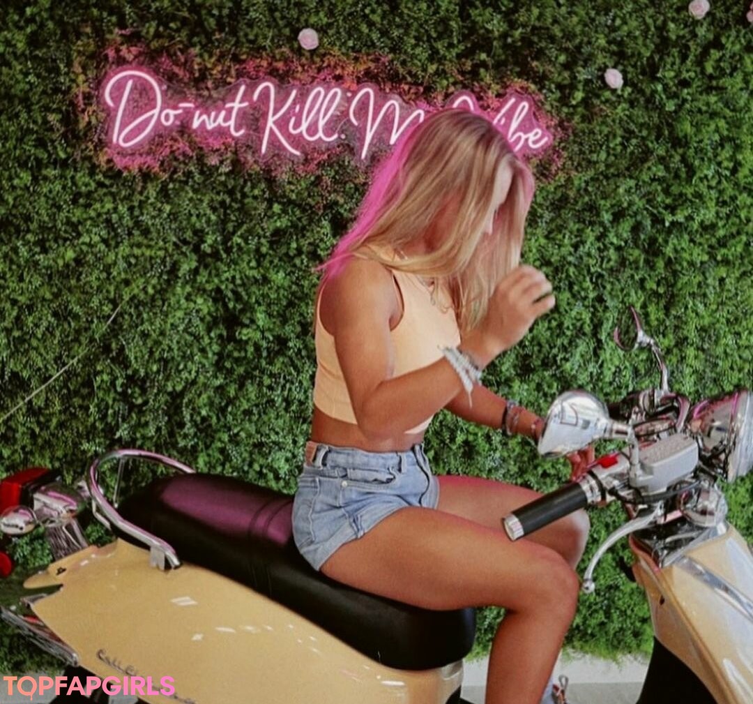 Foto desnuda filtrada de OnlyFans de Isabella Ducharme #72 Foto desnuda filtrada de OnlyFans de Isabella Ducharme #72