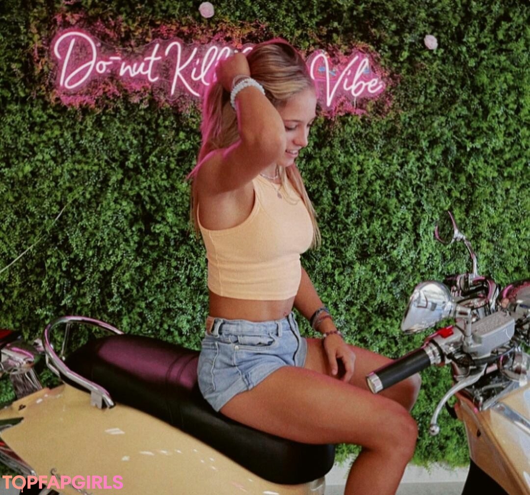 Foto desnuda filtrada de OnlyFans de Isabella Ducharme #73 Foto desnuda filtrada de OnlyFans de Isabella Ducharme #73