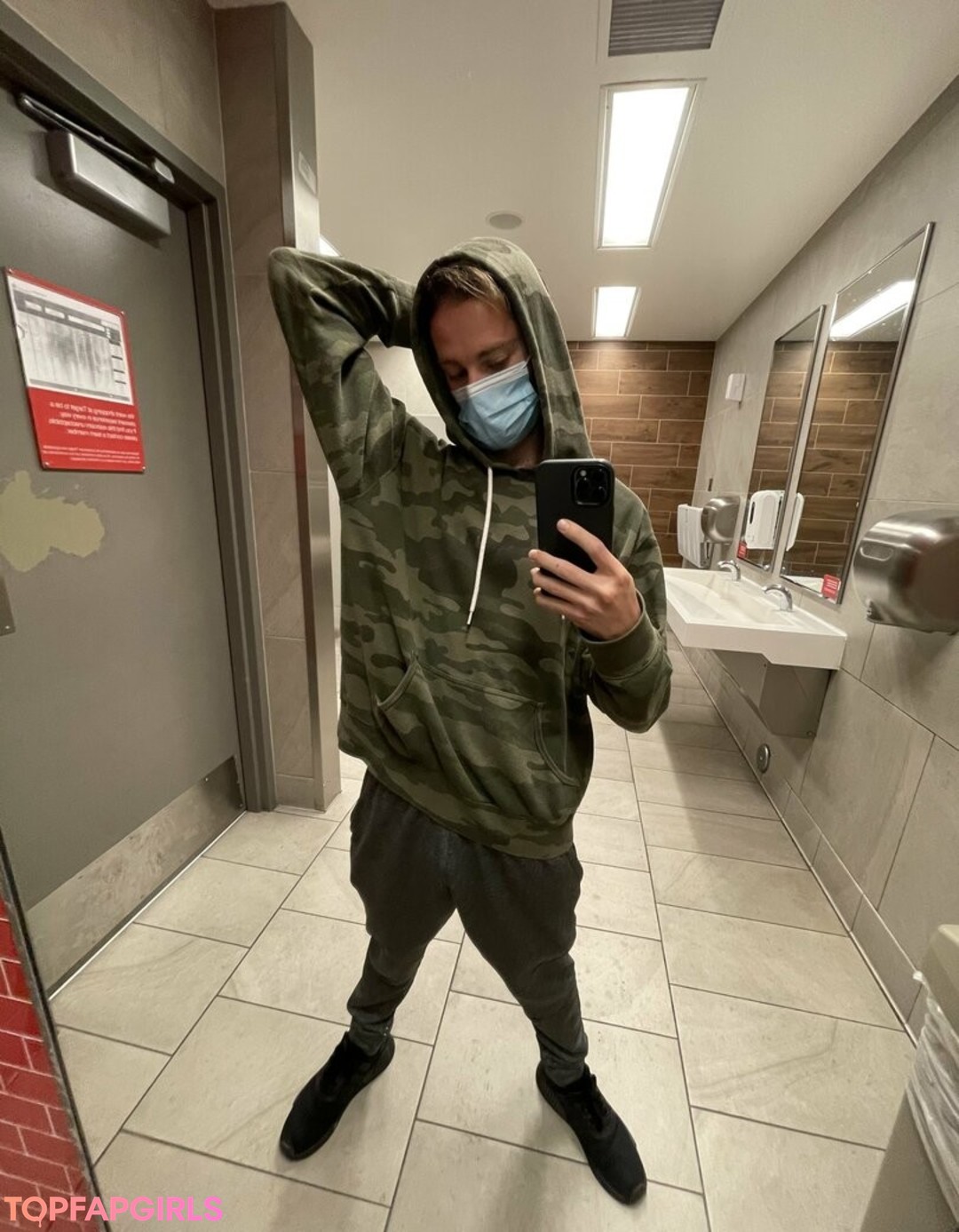 Foto desnuda filtrada de OnlyFans de Skaterrboi #11 Foto desnuda filtrada de OnlyFans de Skaterrboi #11