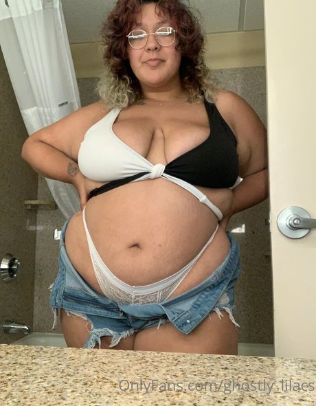 Foto desnuda filtrada de OnlyFans de Ghostlylilacs