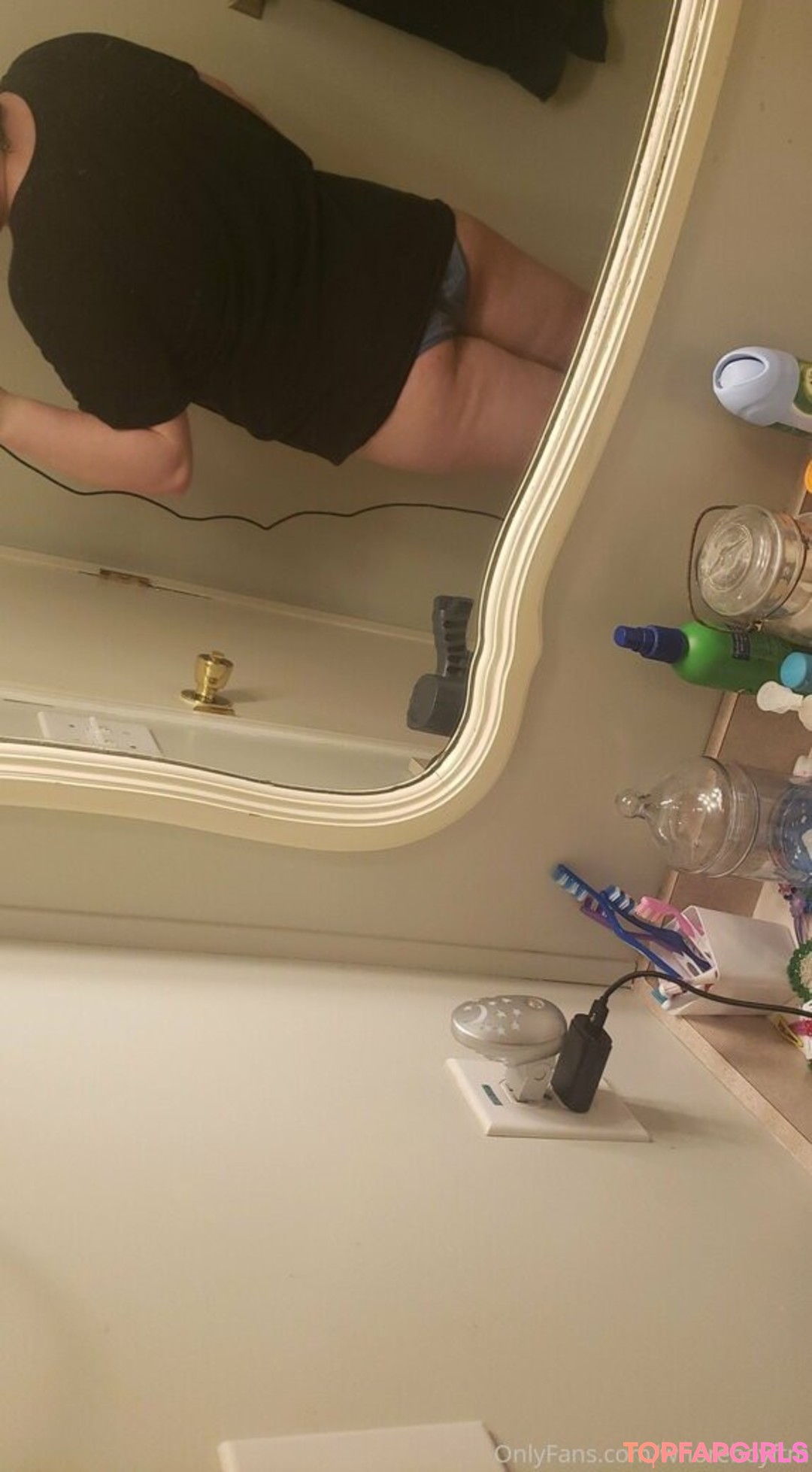 Foto desnuda filtrada de OnlyFans de Ftmincubus #1 Foto desnuda filtrada de OnlyFans de Ftmincubus #1