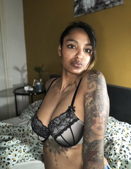 Foto desnuda filtrada de OnlyFans de Bad Girl Kaira